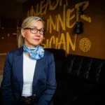 Kuka on Pinksu? Kauneusalan värikäs tähti