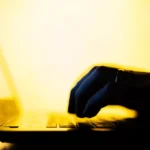 Ekku Peltomäki – Valotaiteen suomalainen pioneeri